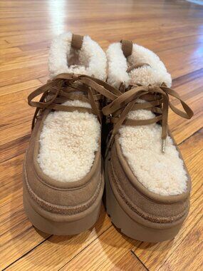 UGG Brand Size 8 Classic New Heights Genuine Shearling Lace-Up Bootie (Women)